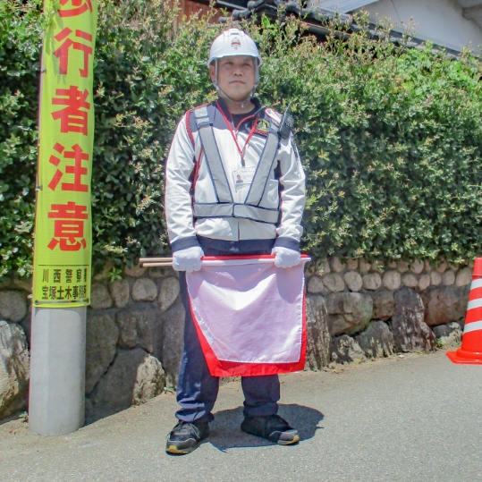 マモレッド制服写真